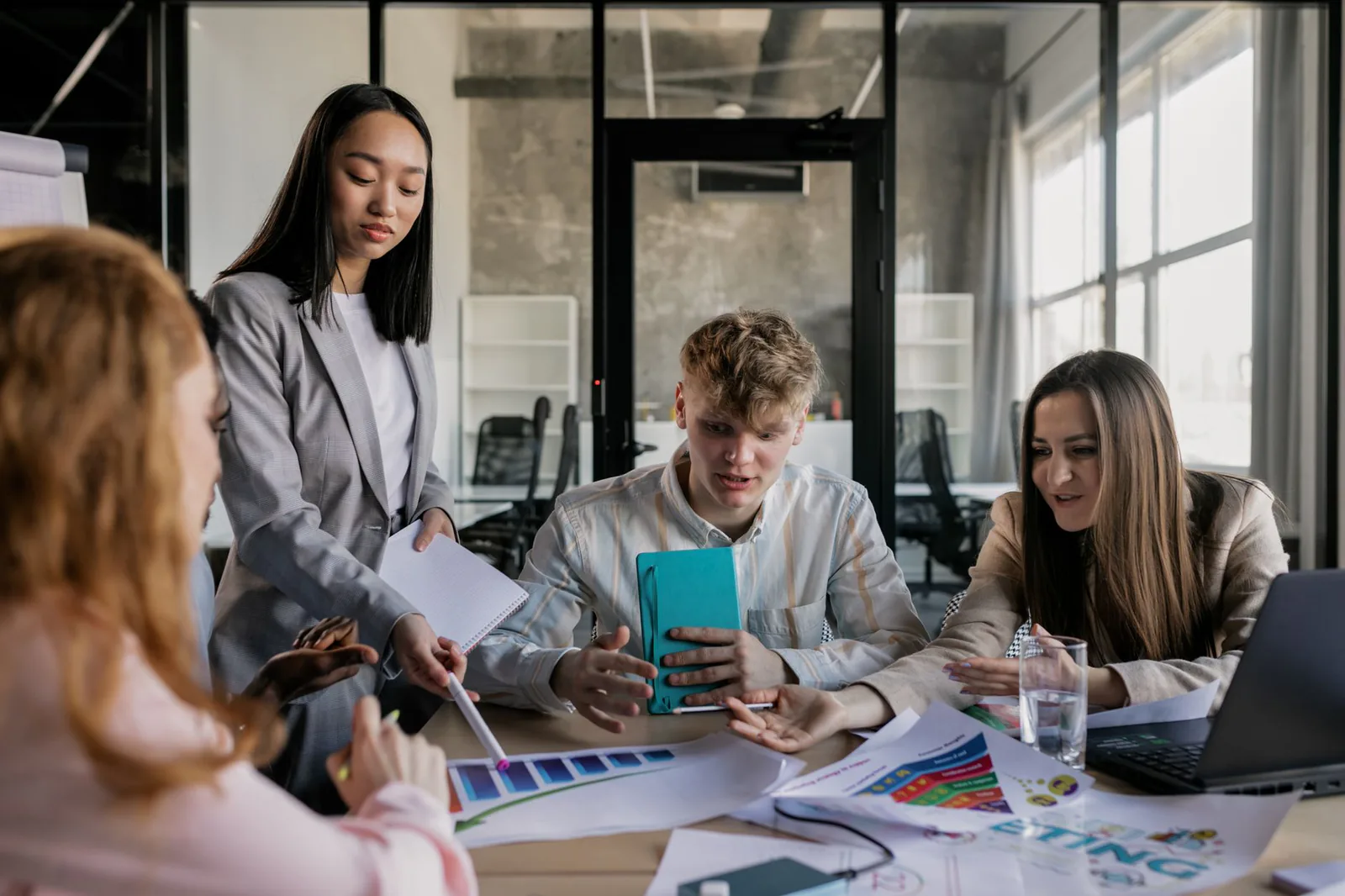 Leadership workshop around a conference table